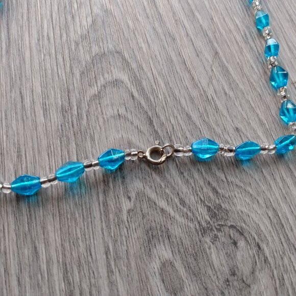 Vintage Blue Glass Beaded Necklace Made in Czechoslovakia Gold Tone Bead Caps - Picture 5 of 12